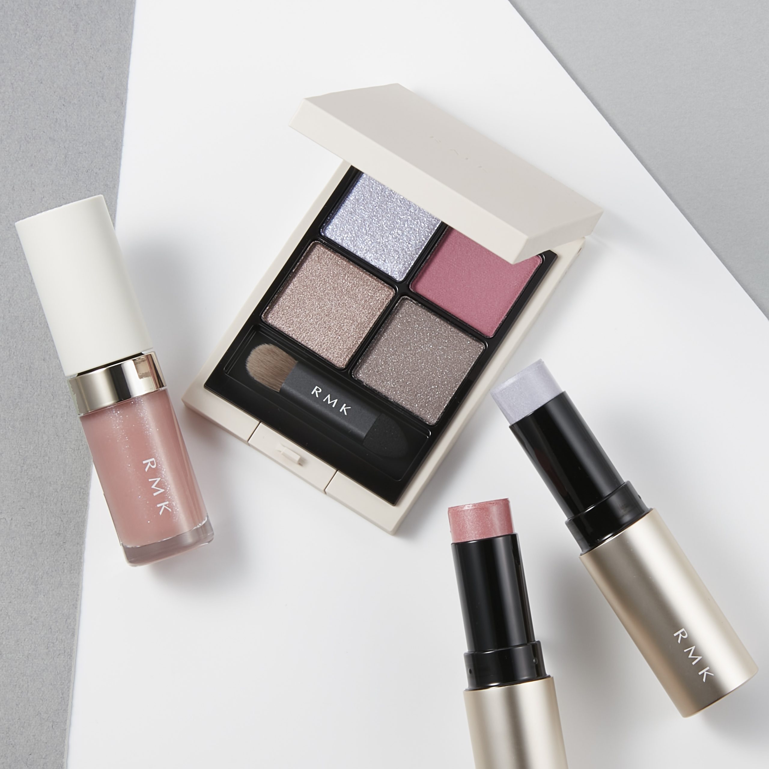 Beyond the haze”をテーマに、春と呼ぶにはまだ早い無機質で