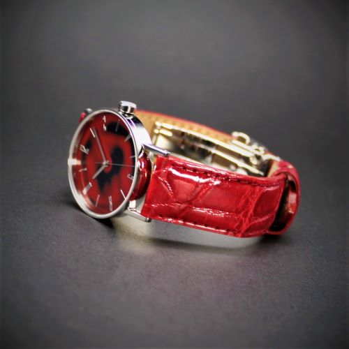 石川県・輪島塗の手仕事 と 天保年間有田焼窯 の伝統工芸の融合！ 濃紅