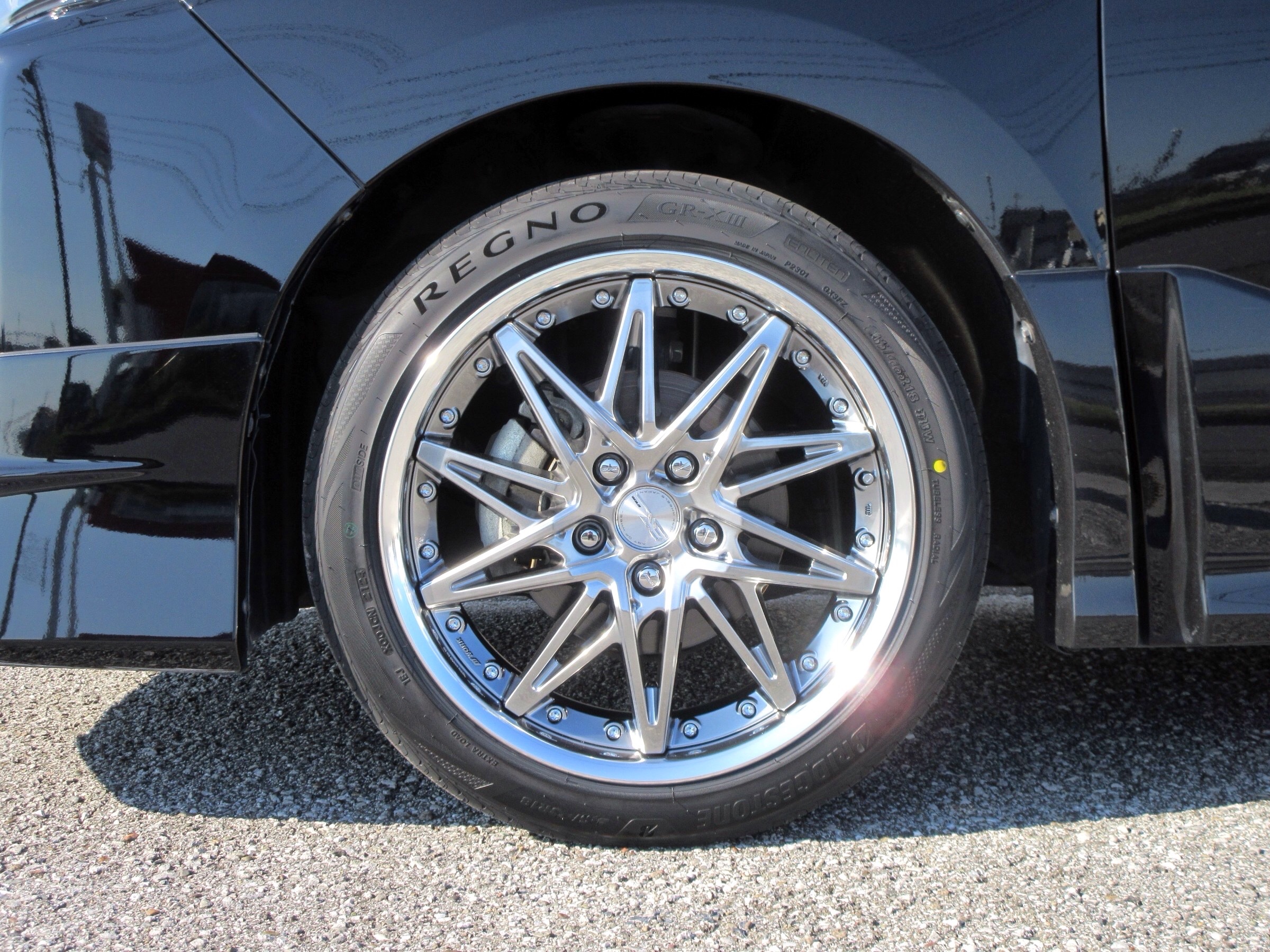 カッコ良い見た目と快適な乗り心地を両立するために18インチをチョイス