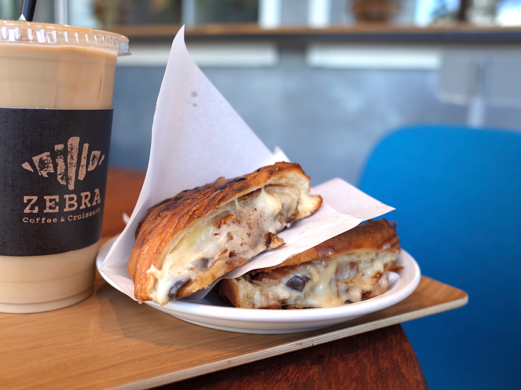 渋谷「ZEBRA Coffee & Croissant」成人式の地へ。 - COFFEE & AILEEN
