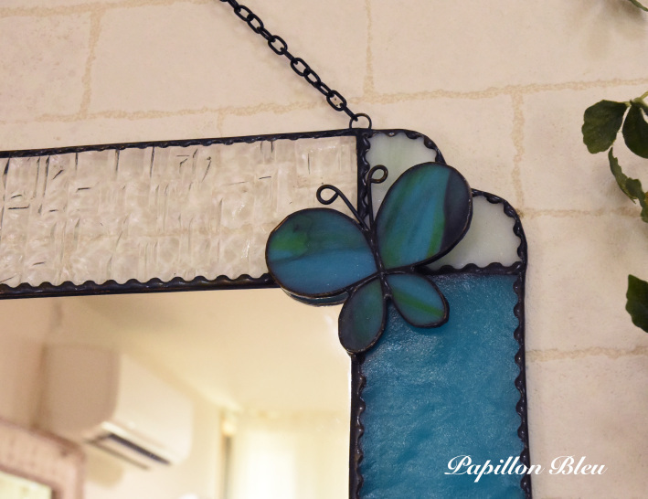 ステンドグラスの壁掛け鏡 幸せを呼ぶ蝶【Papillon Bleu】 | 照明と