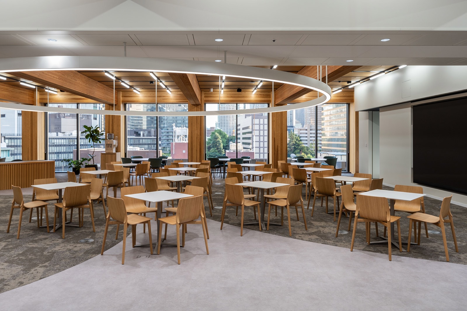 日本管材センター株式会社 - 納品事例 | カッシーナ・イクスシー