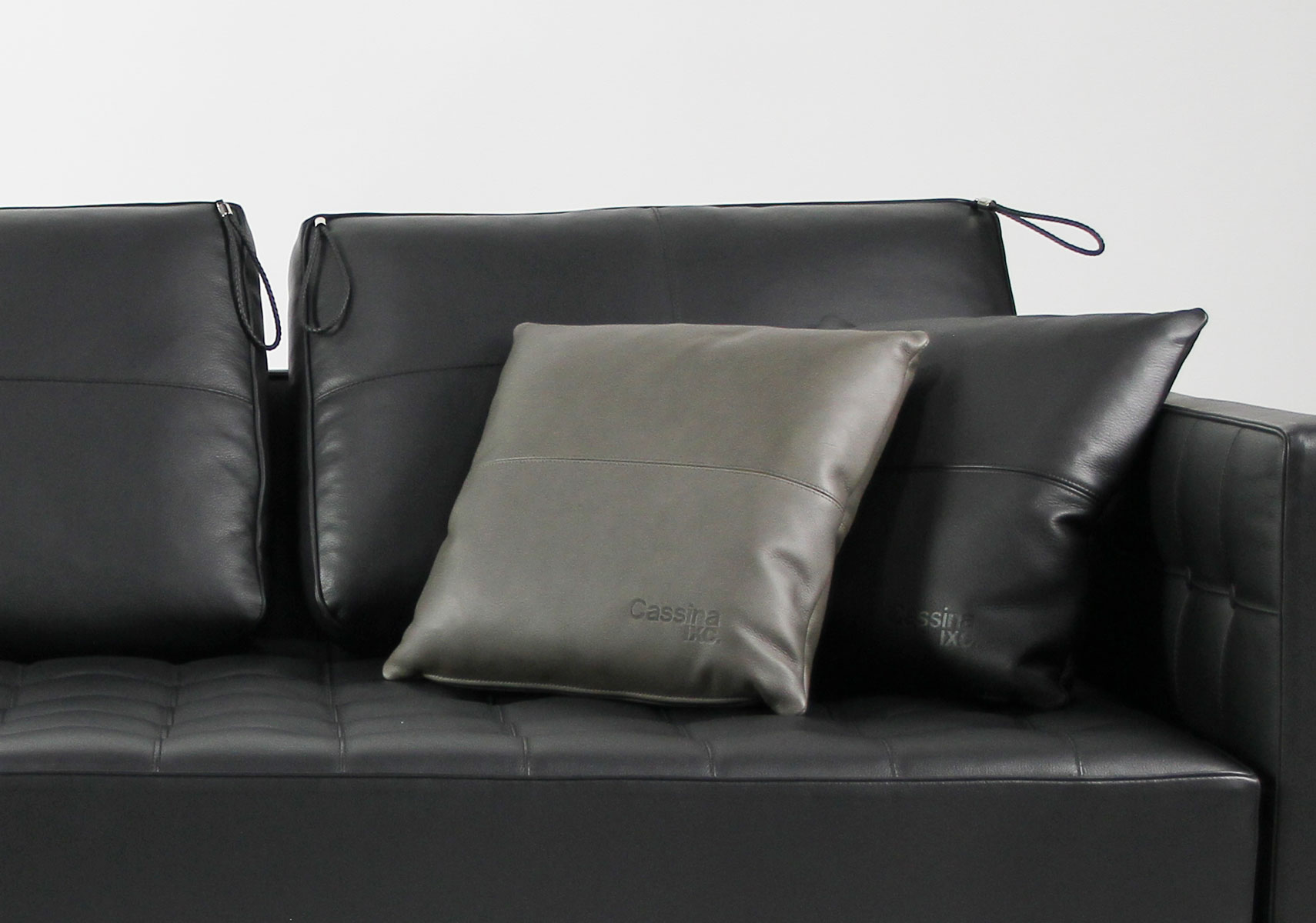 カッシーナ・イクスシー レザークッション FZ革（ロゴあり） ナチュラル