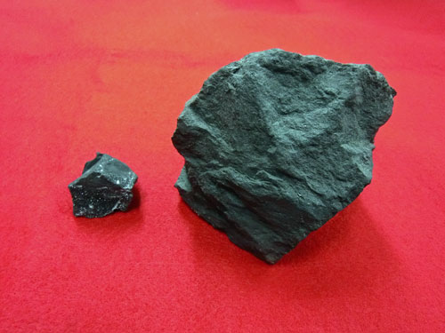 ブラックシリカ原石(黒鉛珪石) 4000g[セラミック＆鉱石本舗]