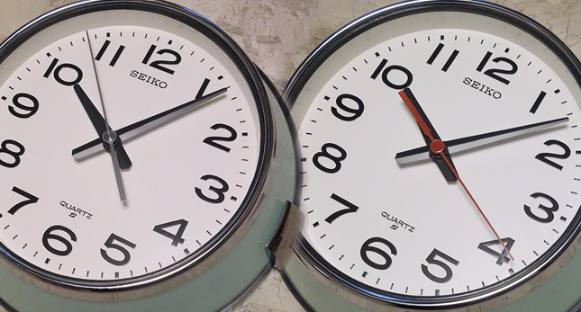 SEIKO KS474M（通称バスクロック）の赤秒針にしてインテリア性をさらに