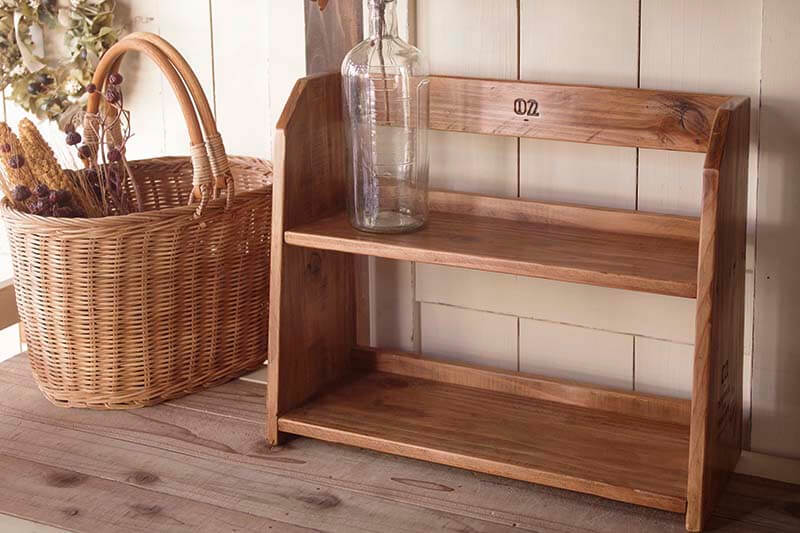 アンティーク風ディスプレイラック｜ヴィンテージスタイルの木製収納棚