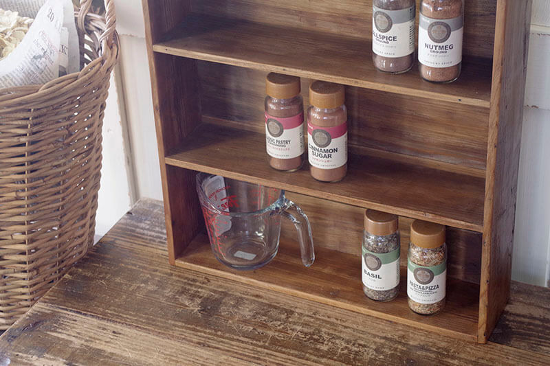 ヴィンテージウッドのコレクションウォールラック｜古材・アンティーク