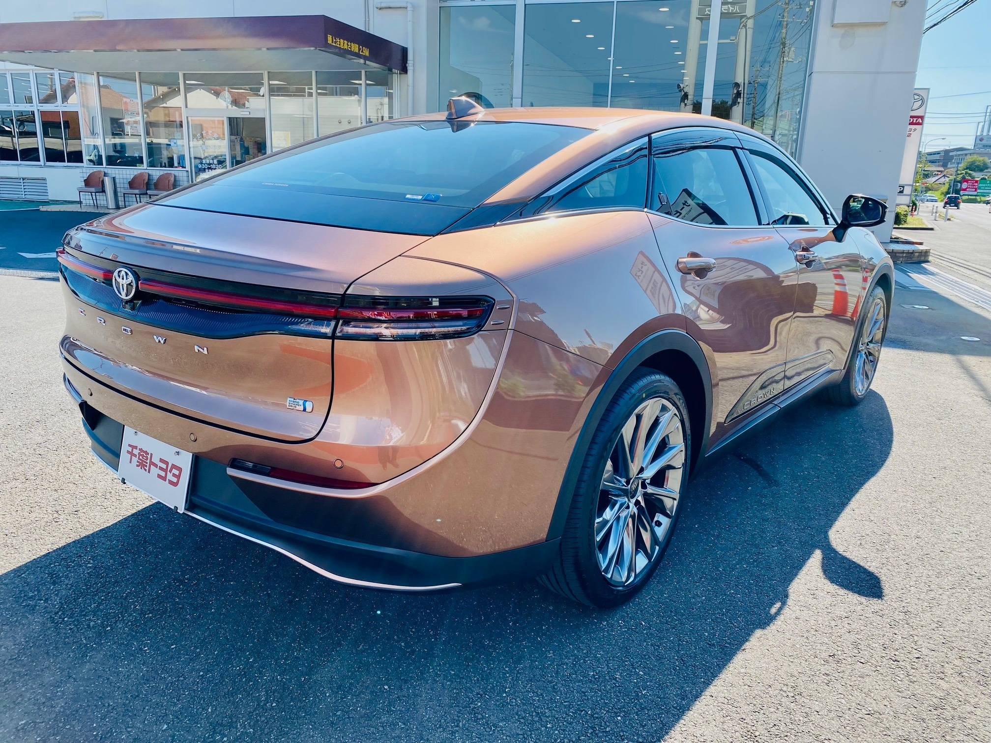 新型クラウン展示中！