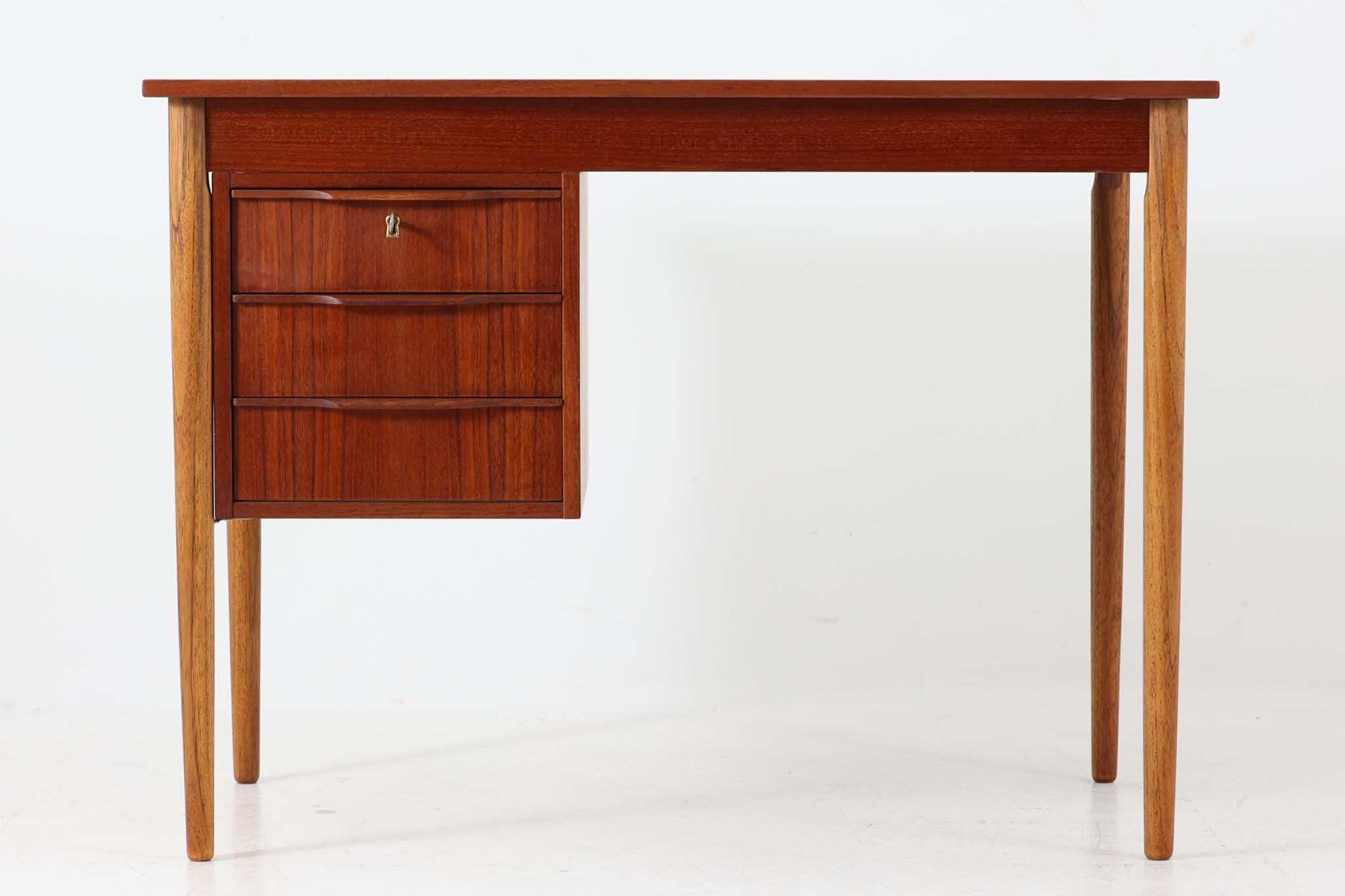 北欧ビンテージ家具デスク | 収納とデザインが融合したアンティークな