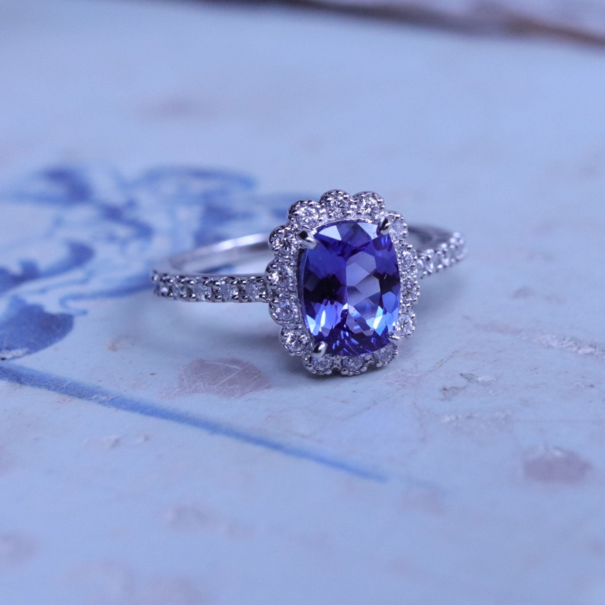 Pt950タンザナイトダイヤリング – 宝石修飾工房波多ゑ