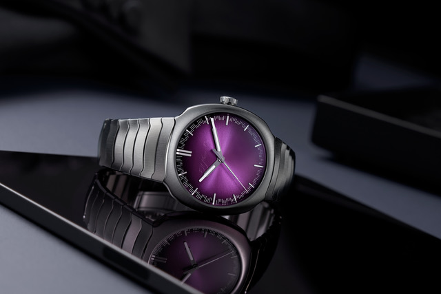 H. MOSER & CIE. STREAMLINER CENTRE SECONDS PURPLE HAZE 6201-1201