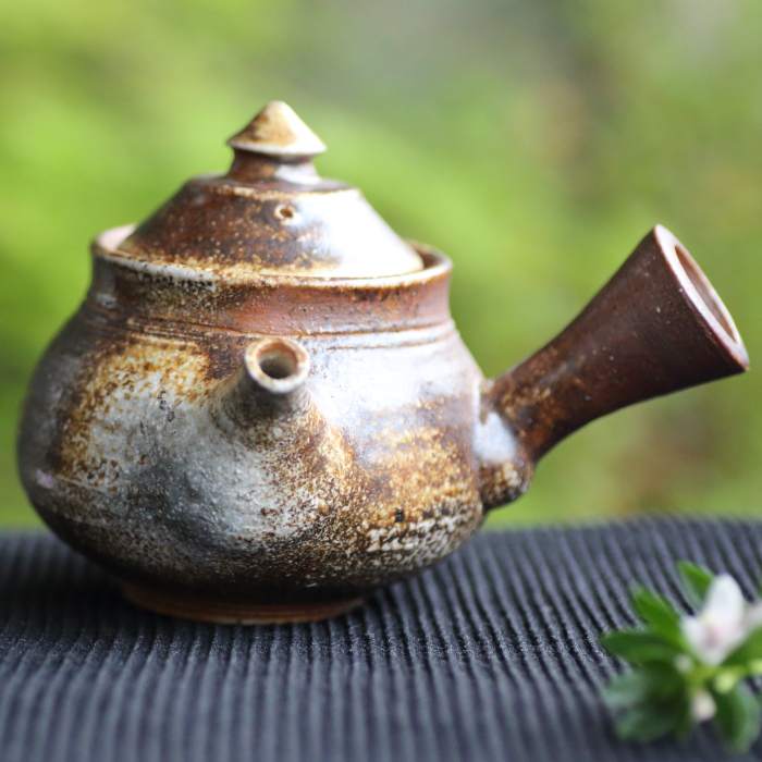 焦げが美しい伊賀焼の焼締急須 満容量290ml 小島憲二 穴窯焼成窯変 桐箱