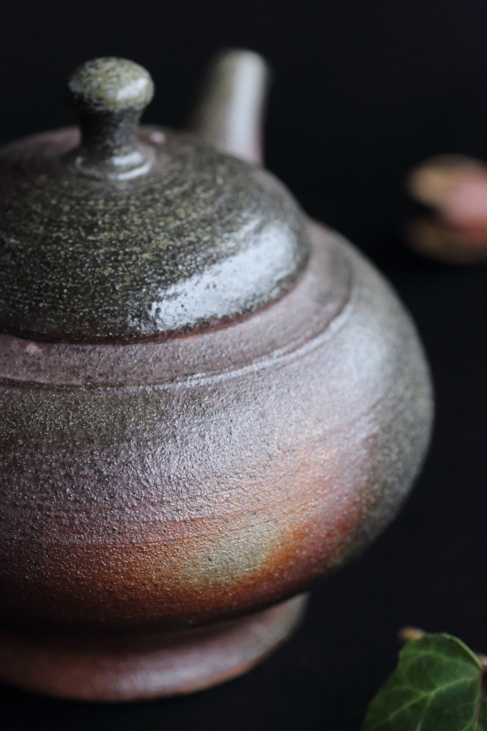 雪堂 穴窯焼〆急須 満容量230ml 作家もの常滑焼 名匠の茶器 薪窯 無