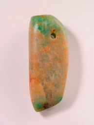 高崎情報団地2遺跡出土品 ヒスイ（硬玉）製大珠1、浅鉢形土器2 - 高崎