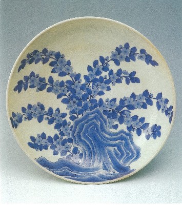 染付岩山吹文皿/伊万里市