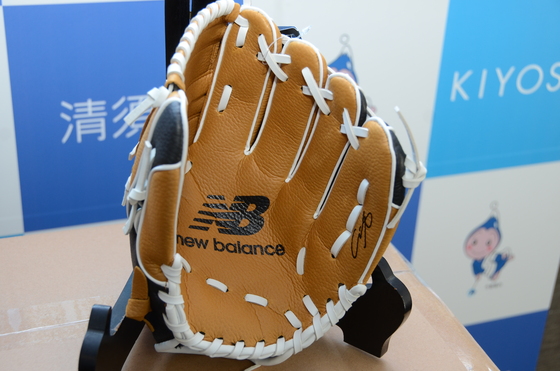 大谷翔平選手からグローブが寄贈されました 清須市ホームページ