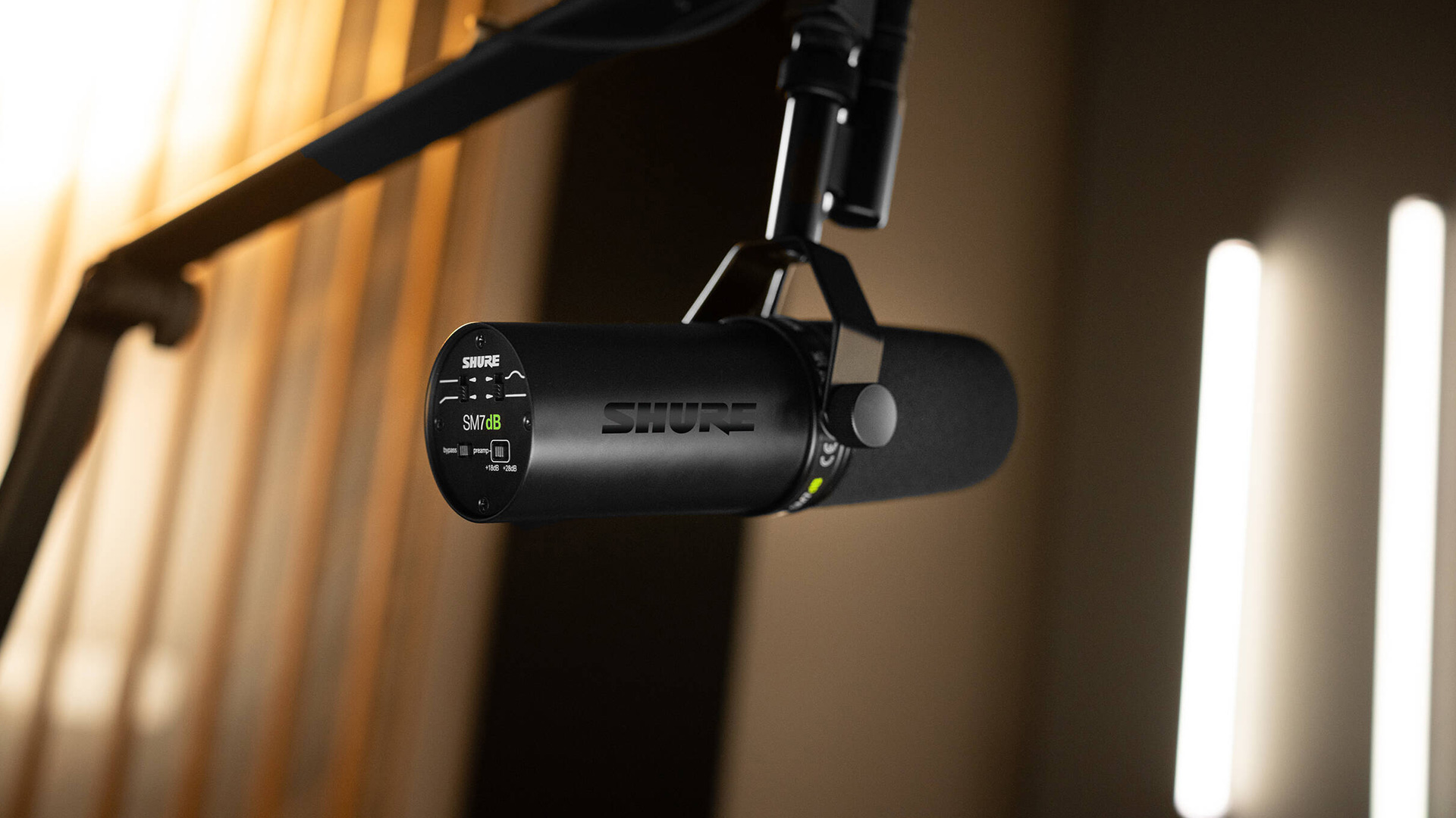 Shure SM7dBマイクロホンを発売 - プリアンプ内蔵に変更 | CineD