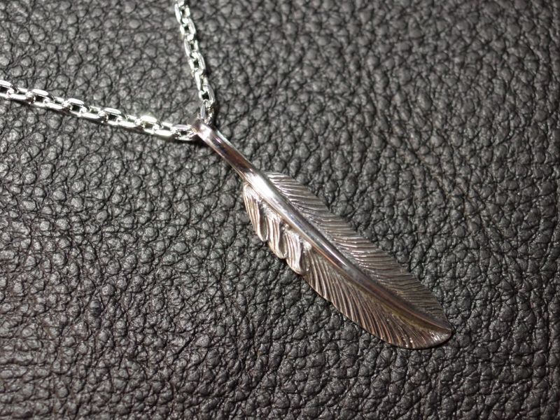 スタンダード・フェザー・ペンダントS
