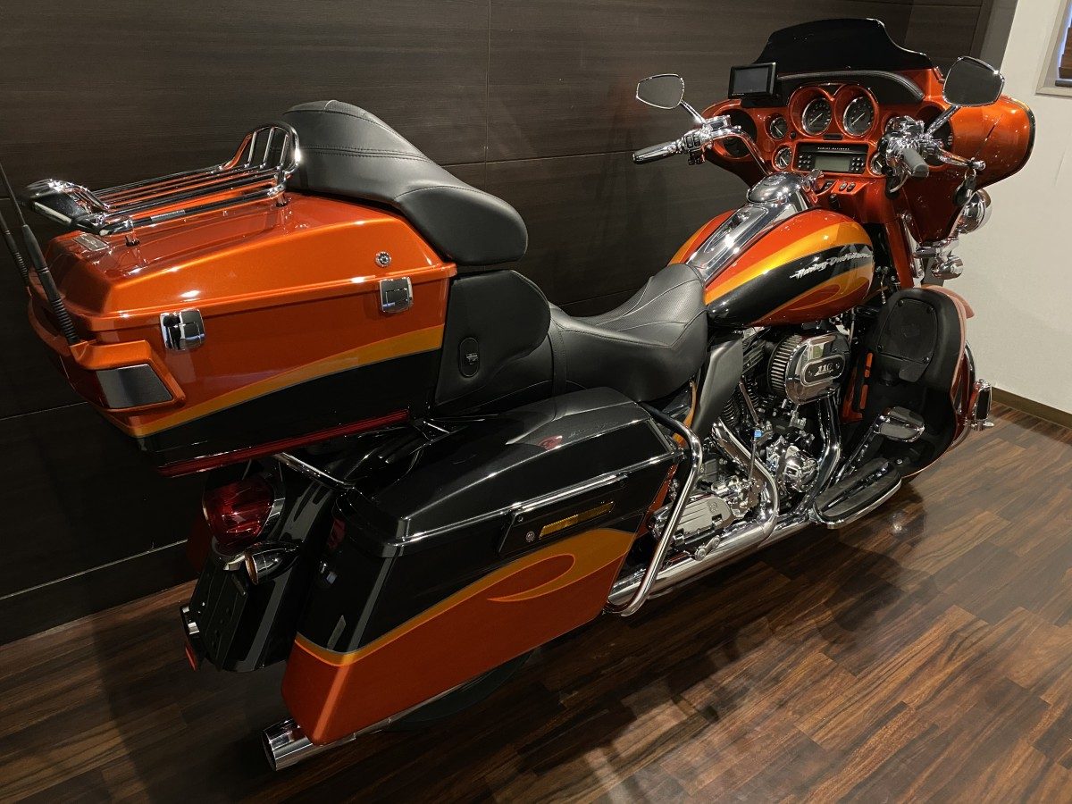 2013年 FLHTCUSE8 CVO 1800 エレクトラグライド ウルトラ クラシック