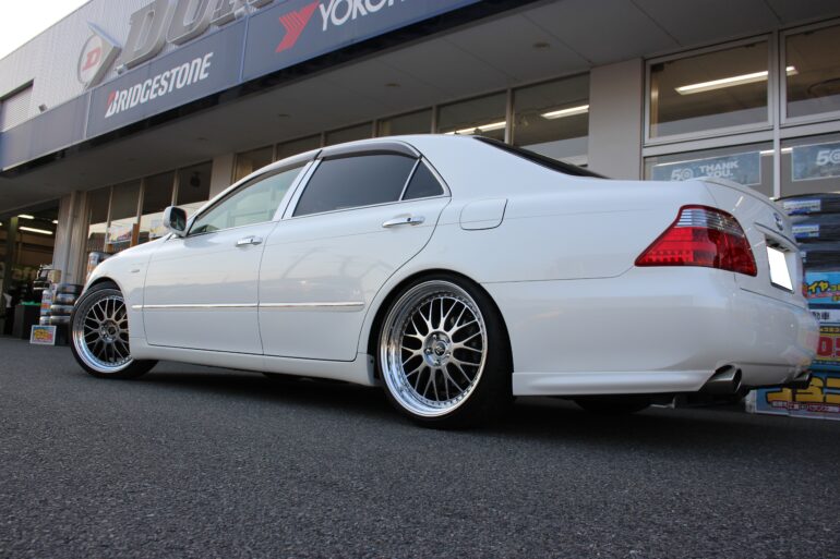 18クラウンにジスタンスW10M 拘りサイズの20インチ取り付け！！ | 一宮