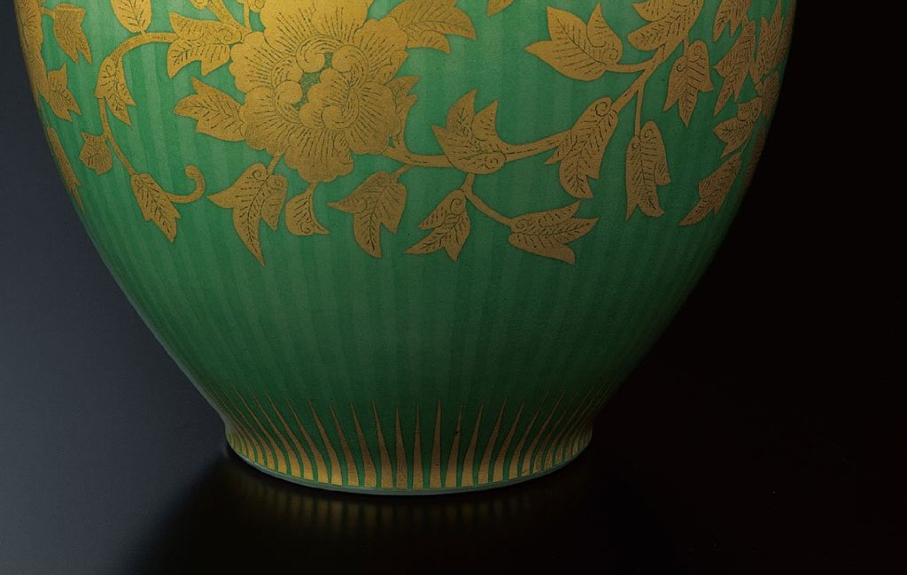 九谷焼 吉田美統 12.5号花瓶 釉裏金彩牡丹唐草文 - CRAFTS DESIGN