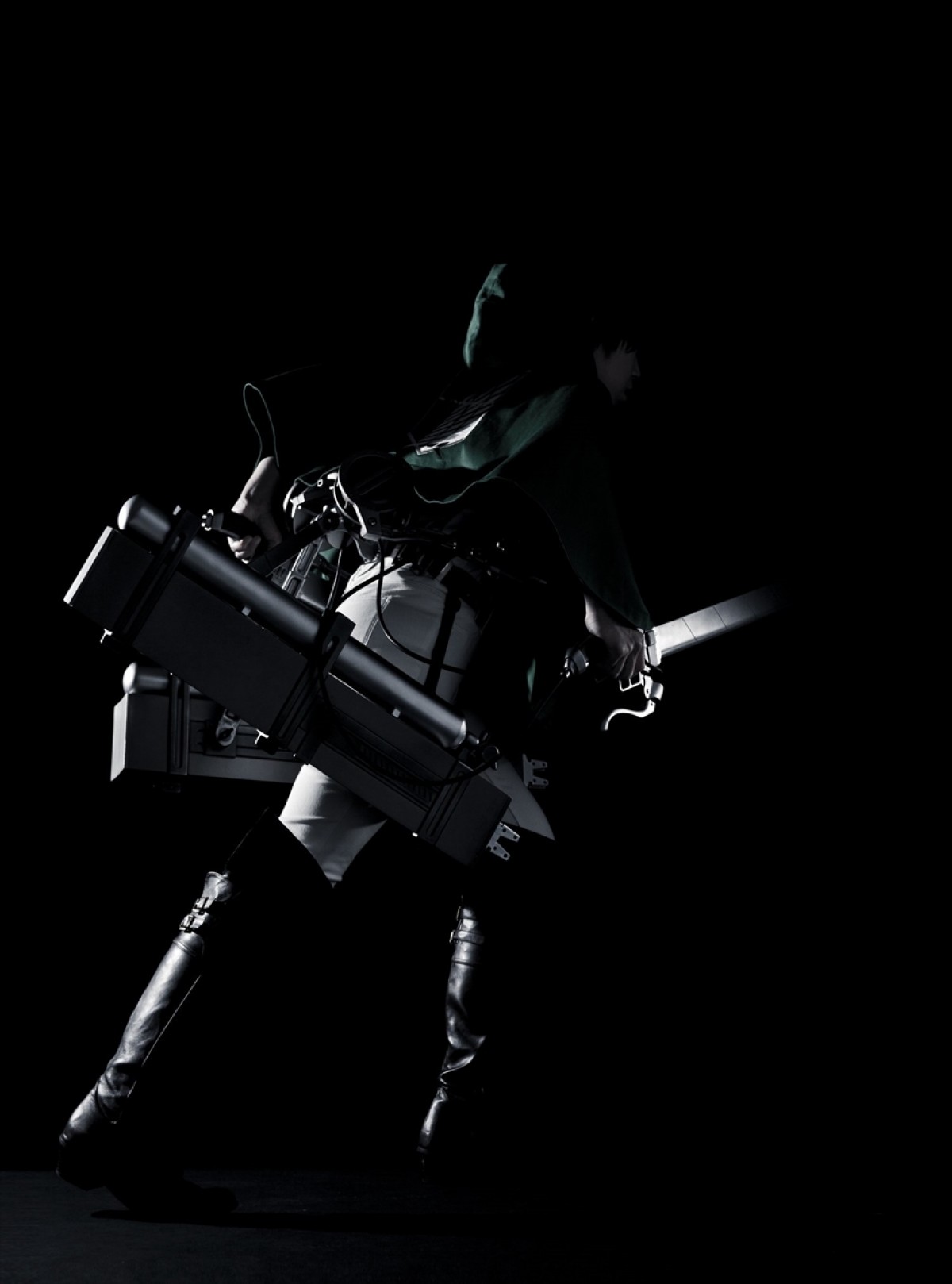 写真）『進撃の巨人』立体機動装置を1／1で再現 総重量10キロ＆10万円