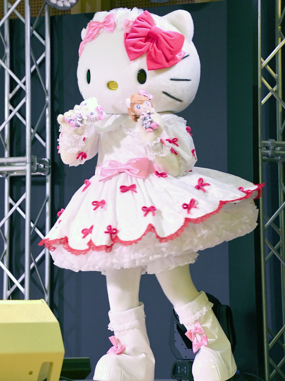 写真）辻希美、プリキュア×ハローキティのコラボに感激！ プリキュア