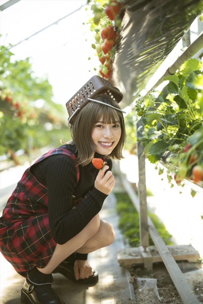 日向坂46・東村芽依、1st写真集発売「嬉しすぎて泣いてしまいました