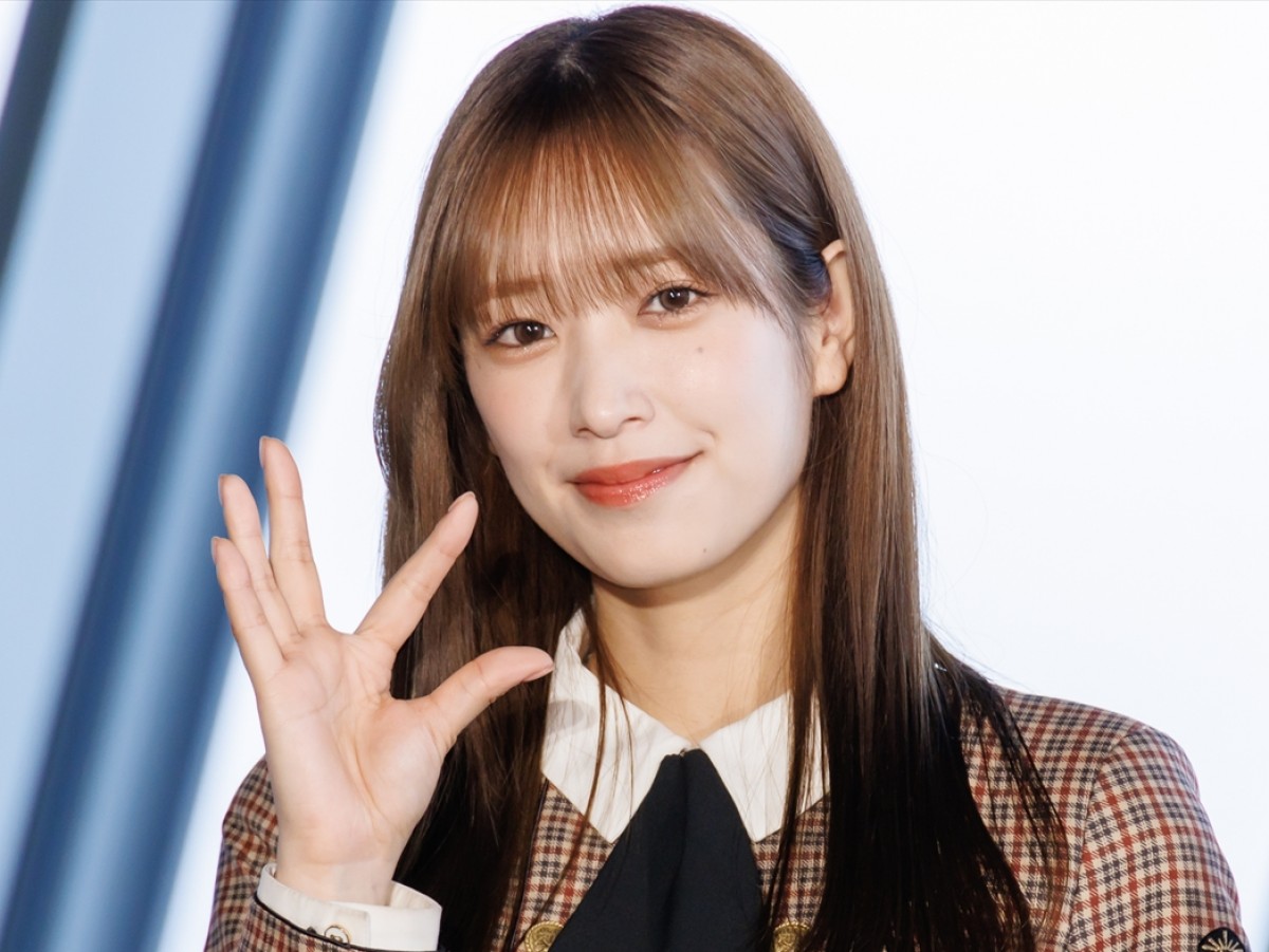 日向坂46・佐々木久美、けやき坂46からの衣装姿を披露 あすラスト