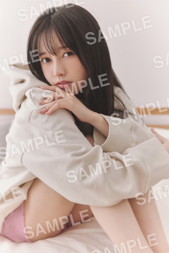 乃木坂46・池田瑛紗、“現役芸大生”の大きな瞳に注目！ 5期生写真集封入