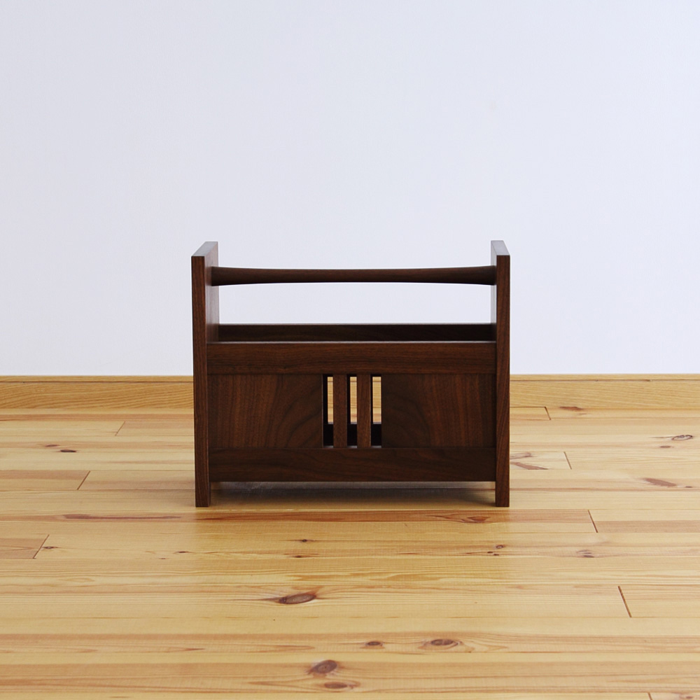 ウォールナット無垢材のマガジンラック O-1 家具工房クラポ