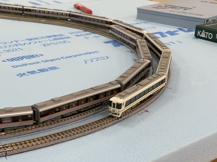 ジオラマ製作サークルで大型レイアウトの土台作り。 | 稲見駅長の鉄道