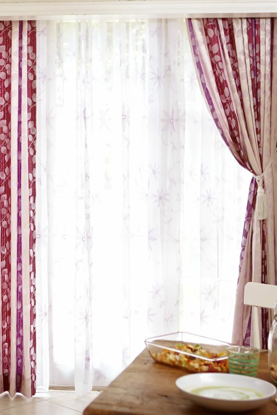 13616|ピンク＆紫＆葉っぱ＆縦ストライプ模様のプレミアムカーテン