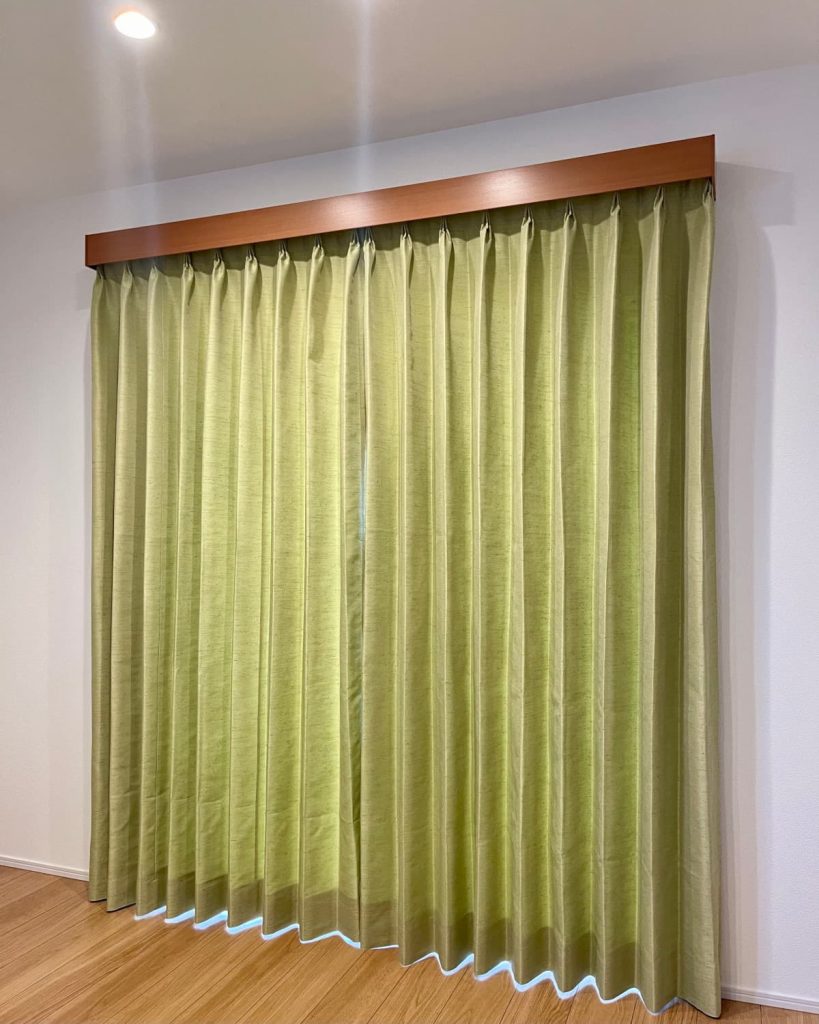 カーテンBOXとリターン仕様の2重カーテンで窓周りを省エネ対策