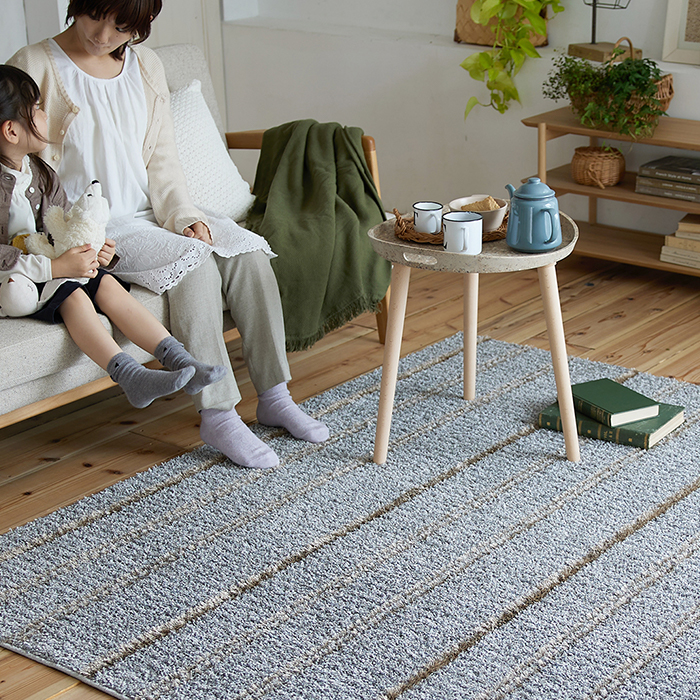 質感の違う糸を組み合わせたストライプラグ「ラティス」｜床DIY