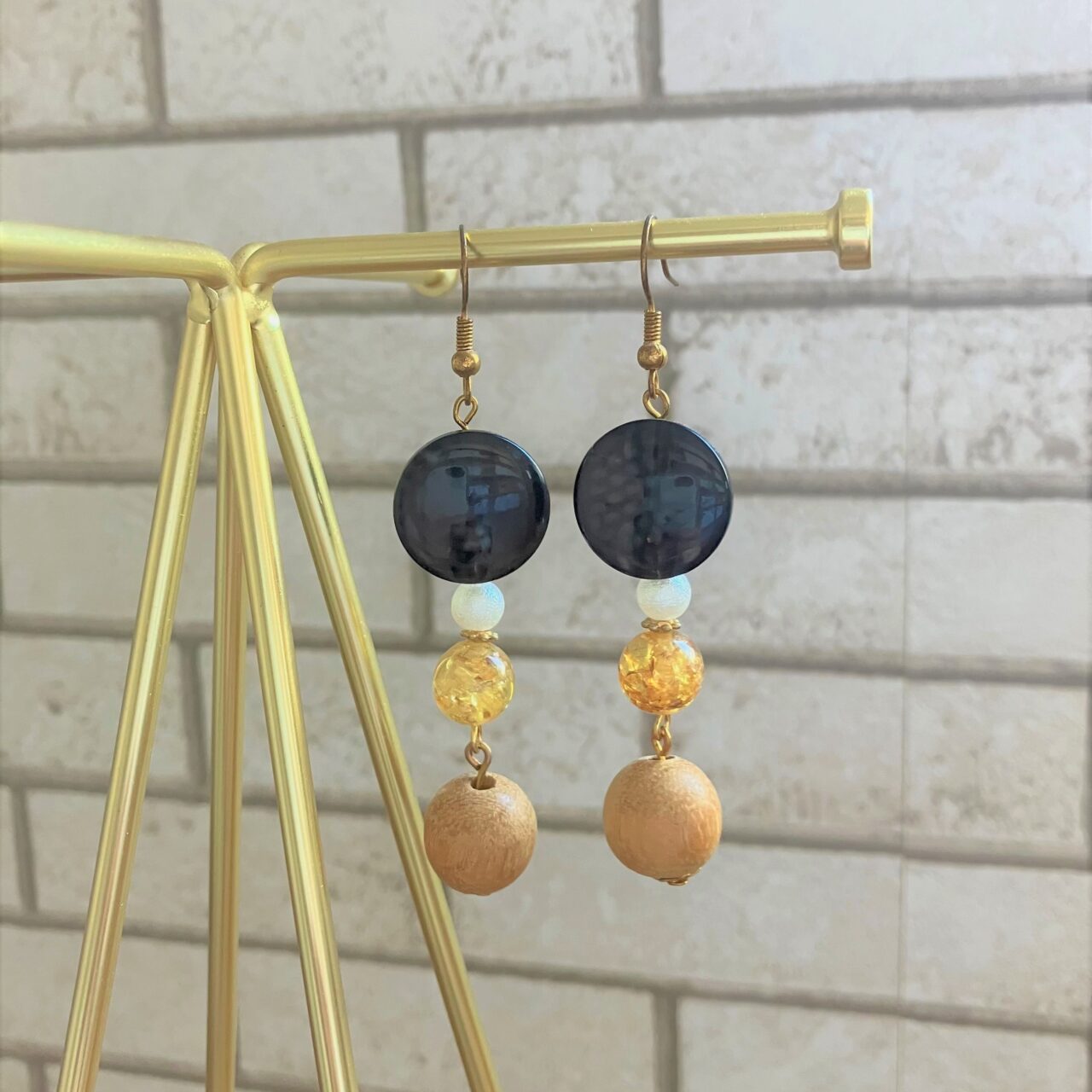 ウッドビジュー付き 4連ボタンピアス｜商品 | ハンドメイド雑貨の通販