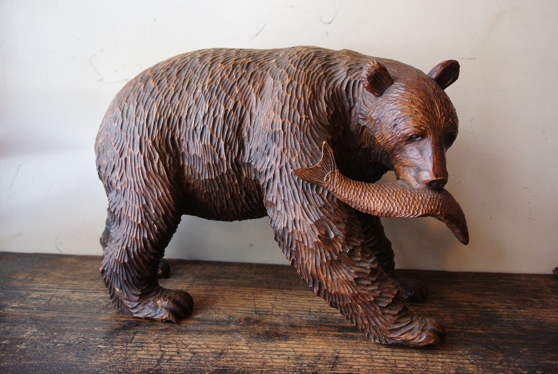 北人作 鮭をくわえた木彫り熊 - アンティーク雑貨・古道具の札幌