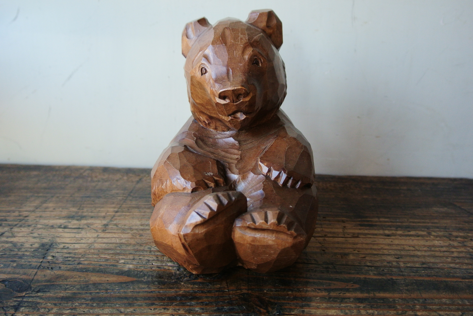 堀井廣治 作「おすわり」木彫熊 - アンティーク雑貨・古道具の札幌