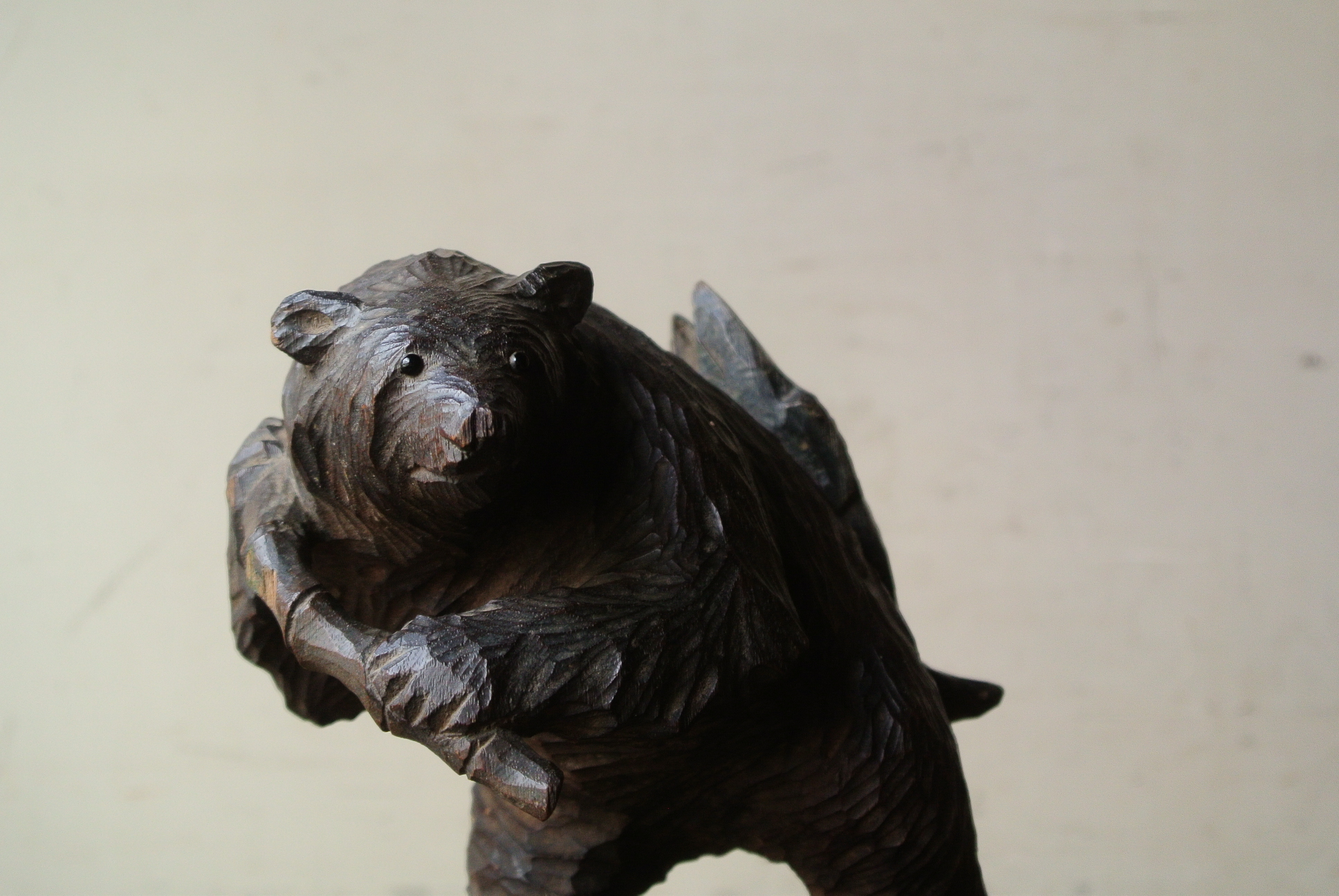 鮭背負い熊」木彫 - アンティーク雑貨・古道具の札幌 アンティーク