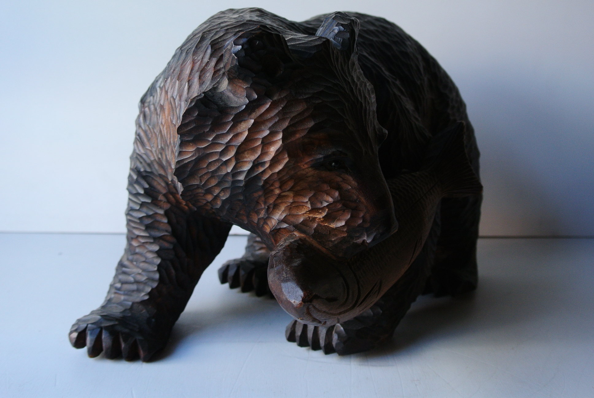 古い「鮭咥え熊」木彫 - アンティーク雑貨・古道具の札幌 アンティーク