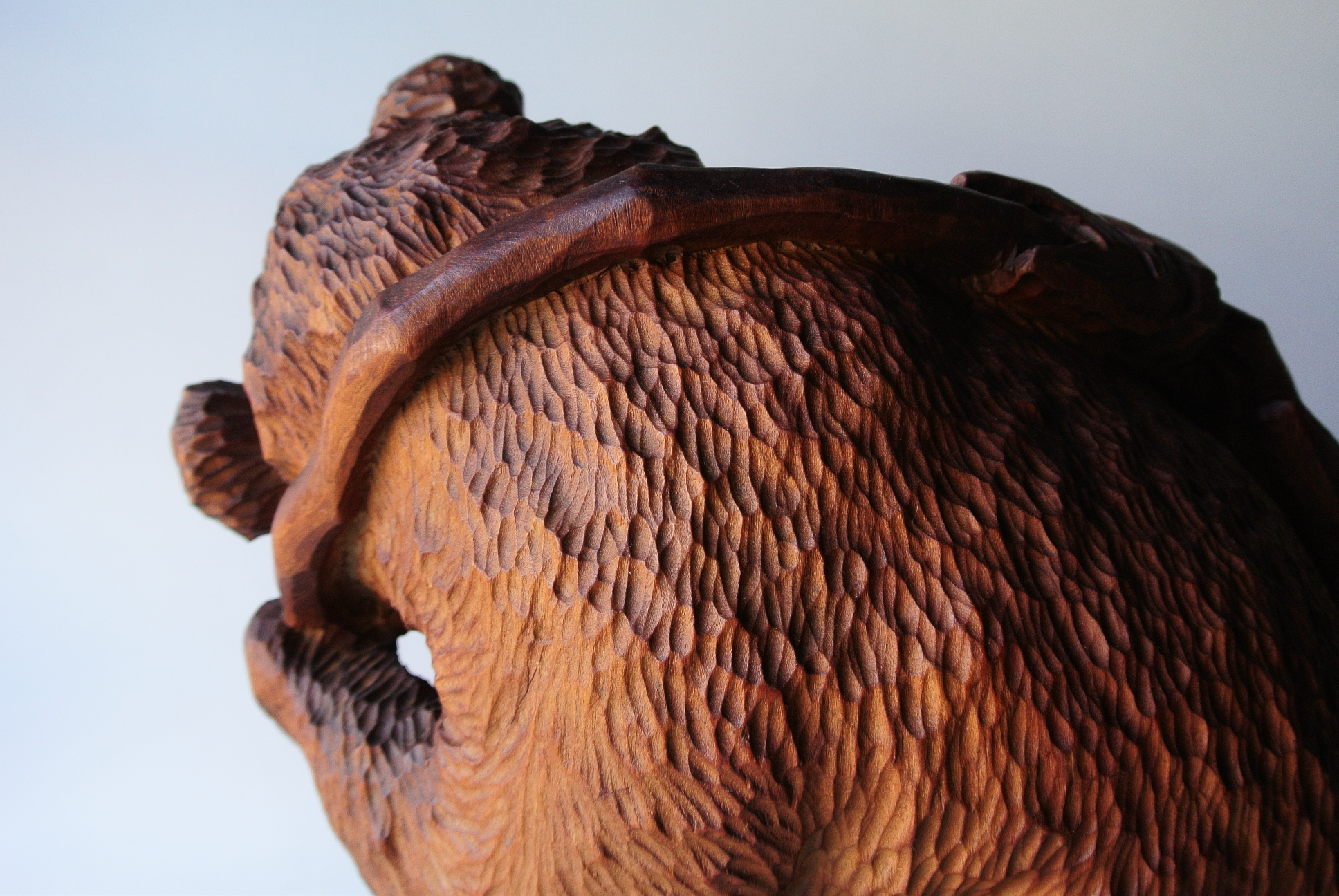 古い「鮭背負い熊」木彫 - アンティーク雑貨・古道具の札幌