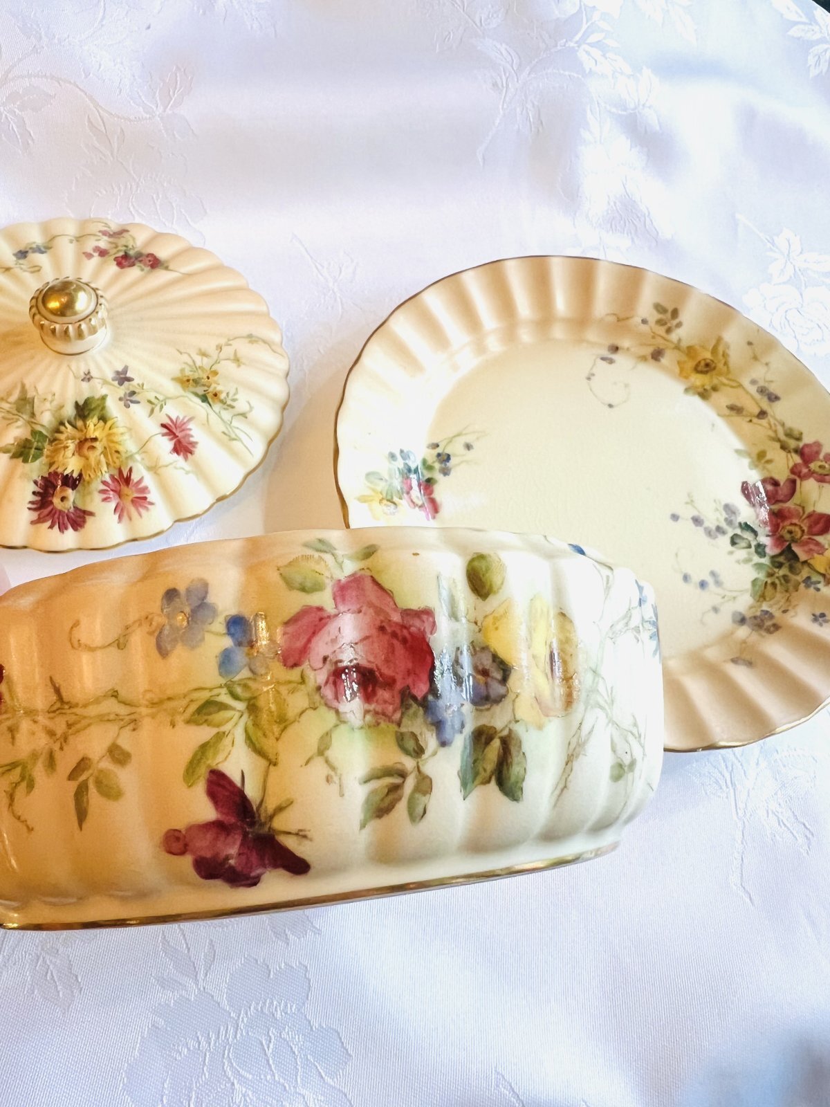 ロイヤルウースター ブラッシュアイボリーの蓋物 - Antiques Violetta