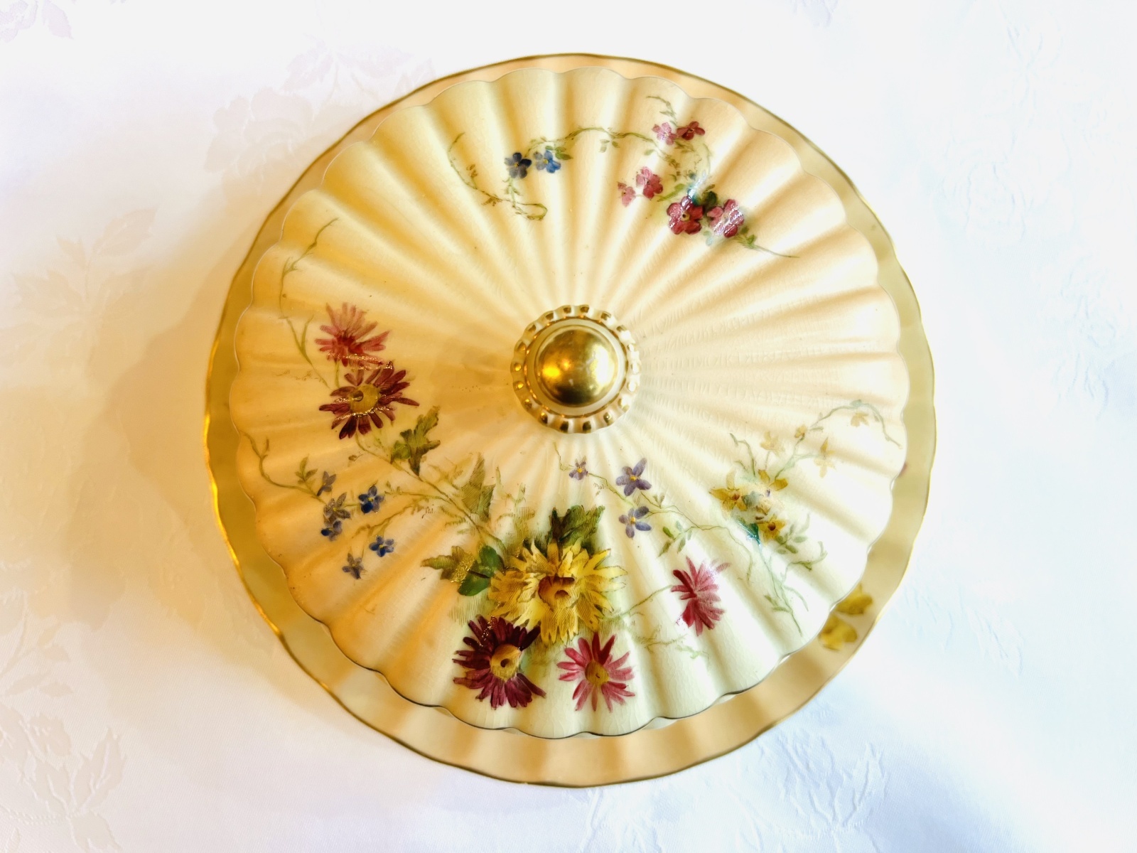 ロイヤルウースター ブラッシュアイボリーの蓋物 - Antiques Violetta