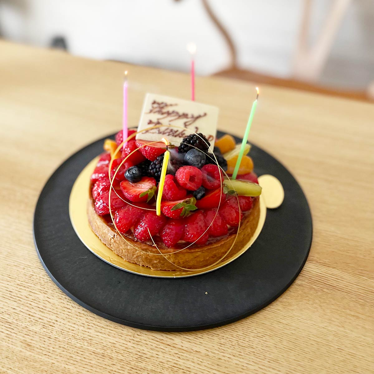 ホールケーキ」を乗せるお皿問題これで解決！まな板になるお皿「チョッ