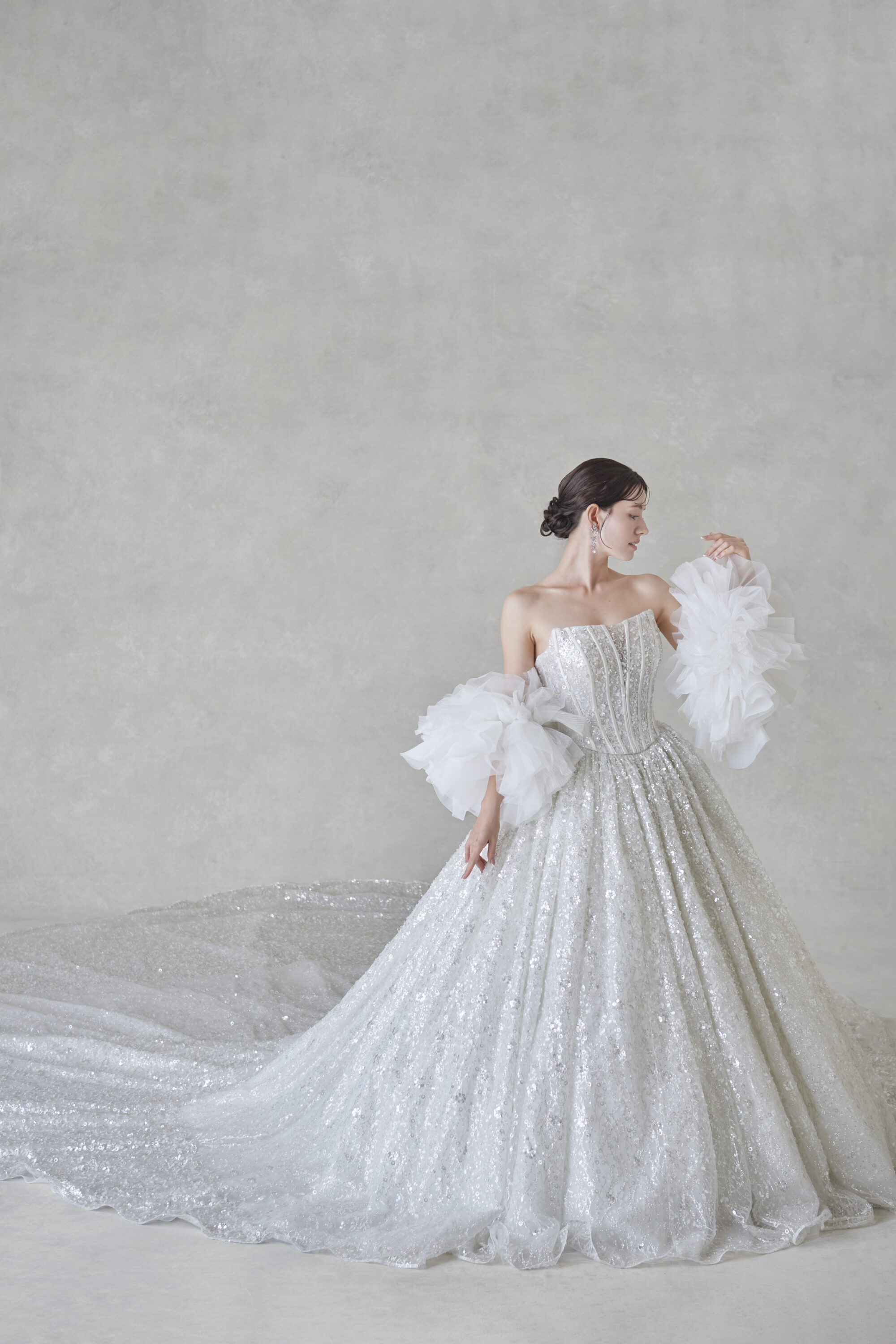 新たなプレミアムラインのウェディングドレスを発表！ アニヴェルセル