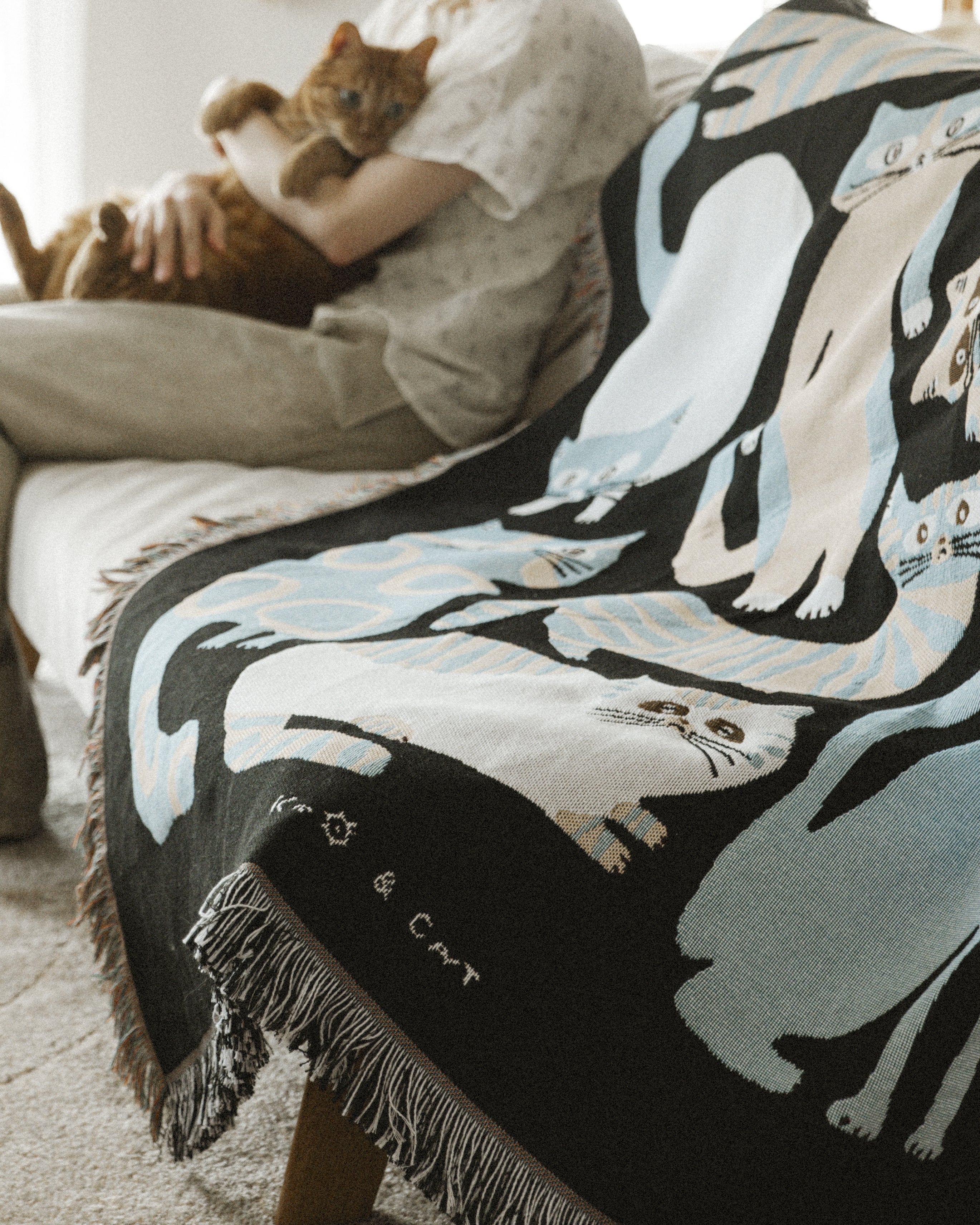 MULTI BLANKET “nekomoyou” | 坪井香保里の猫模様ブランケット。暮らし