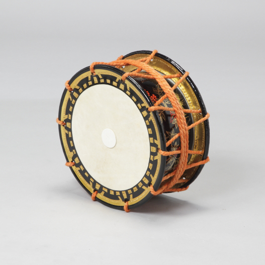 鶴文様 飾り用 小太鼓 黒漆調 能楽民謡太鼓 | 太鼓・祭り用品販売 | <安藤太鼓店>創業明治27年。長年