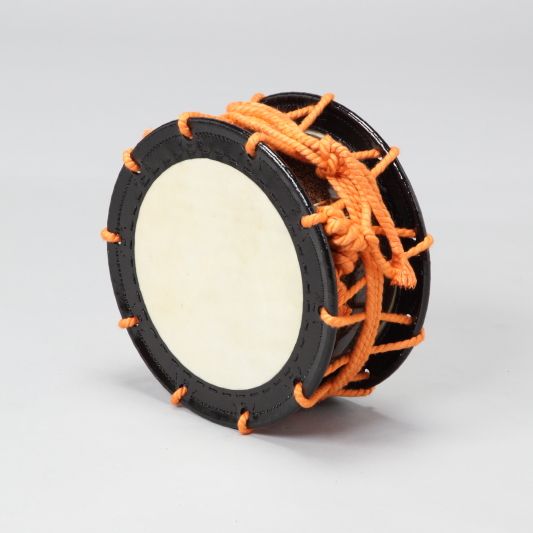 蒔絵締太鼓 漆塗り 和楽器 装飾用 インテリア 和風 小鼓 置物 漆塗り 金装飾 Yahoo!オークション - 和楽器 蒔絵 波に鶴図 小鼓 漆塗 骨董 皮 蒔絵