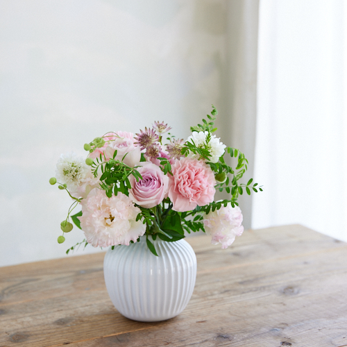 お気に入りの花器にお花を活けて 旬の花定期便 Mコース | 青山フラワー