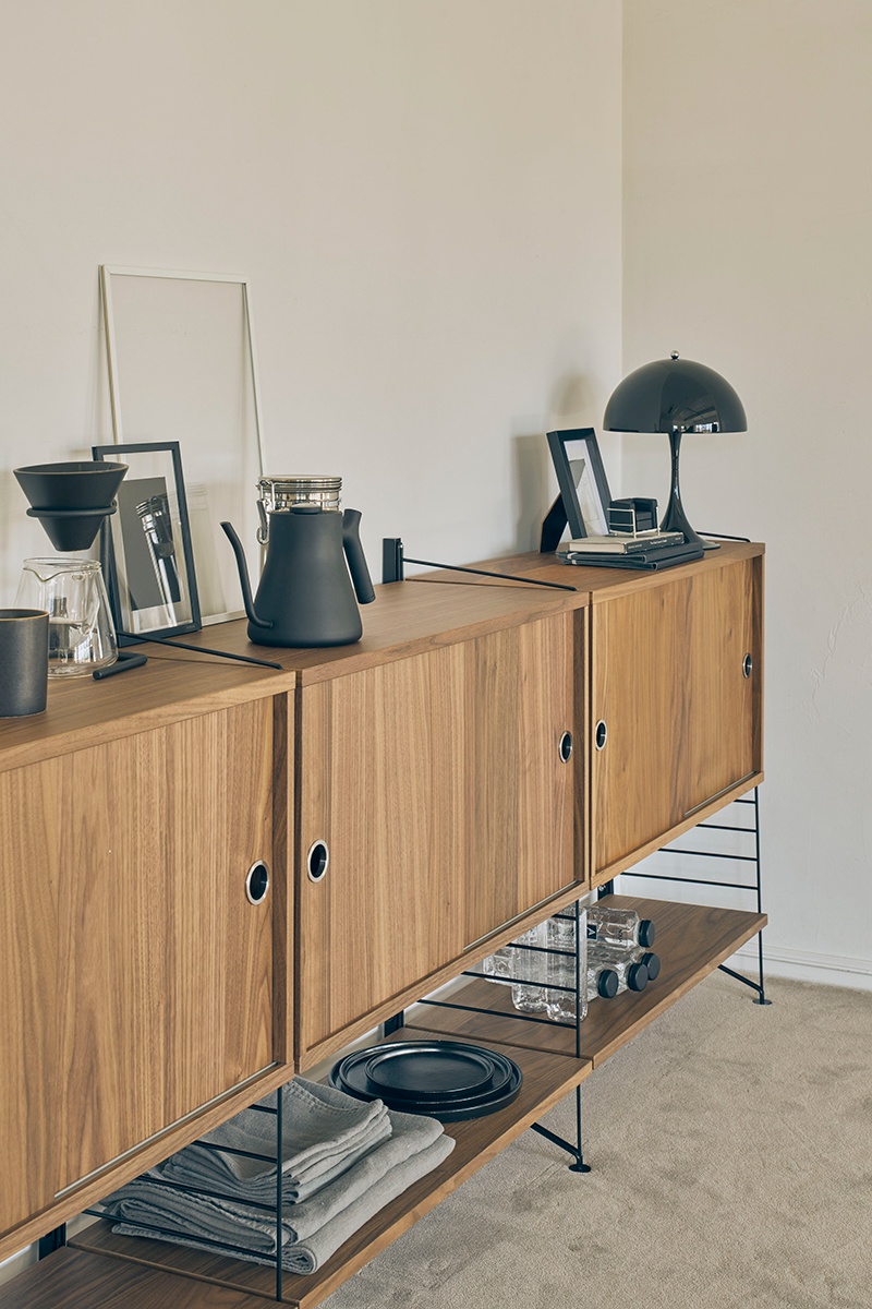 北欧の名作シェルフ「String®(ストリング)」に 自立式タイプが登場